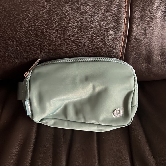 NWT Lululemon Everywhere Belt Bag 1L- Tidewater Teal - Picture 6 of 9